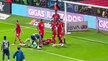 Malagón contacta a Paulinho y se marca penal para el Toluca