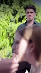 El Hijo De Mi Jefa Me Desea en español