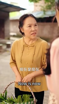 (3) After transmigrating into a stupid and clumsy cannon fodder female supporting character, she boldly proposed to the future villain, seeking protection, but only received ridicule and sarcasm in return. Just as she was preparing to find an honest man t