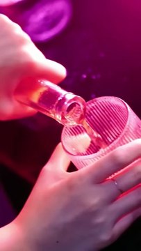 (3) After breaking up with her scumbag boyfriend, she mistook her best friend's older brother for her blind date and had a passionate night with him. The next day, she was taken to the Civil Affairs Bureau and became Mrs. Zhang. Everyone said he was rigid