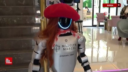 Bursa’da güzellik merkezine robot işçi mesaiye başladı