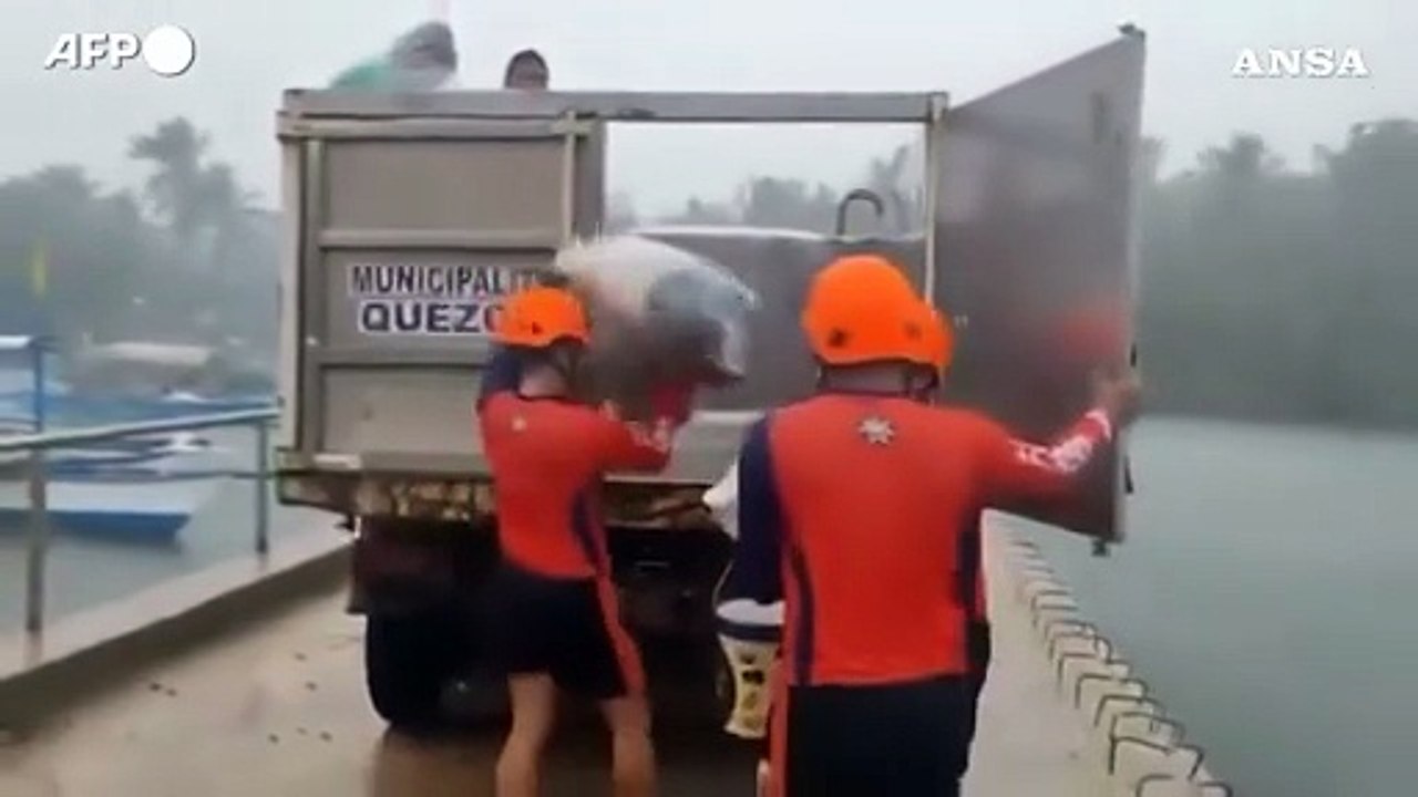 Il tifone Fung-wong minaccia le Filippine, quasi un milione di evacuati