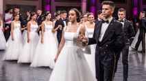Il Gran Ballo viennese a Roma con 32 ragazze e allievi ufficiali: gara di eleganza e bellezza, i vincitori all'Opernball di Vienna
