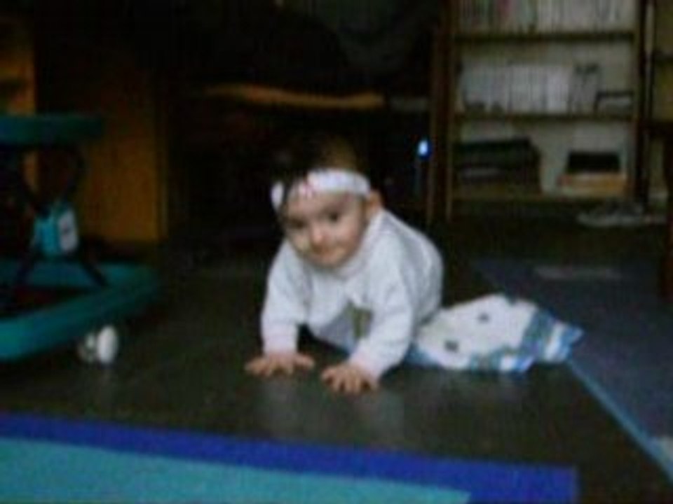 Emeline : je marche à 4 pattes