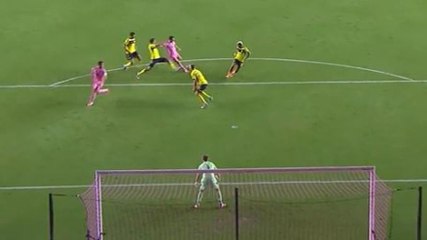 Messi non è reale: doppietta e assist da fenomeno