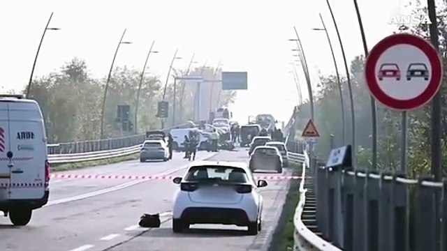 Scontro tra auto sulla tangenziale sud di Bergamo, due morti