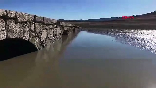 Baraj suları çekildi, tarihi köprü gün yüzüne çıktı