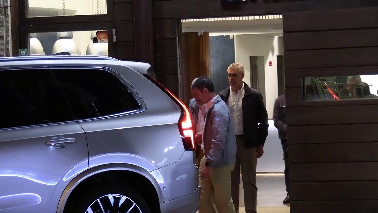 Juan Carlos I evita pronunciarse sobre sus memorias en Sanxenxo: "Hace un día estupendo"