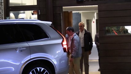 Juan Carlos I evita pronunciarse sobre sus memorias en Sanxenxo: "Hace un día estupendo"