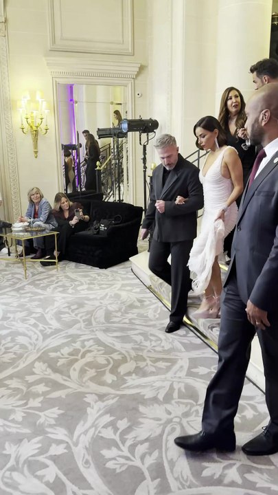 Vidéos - Eva Longoria - Les célébrités au Global Gift Gala Paris à l'hôtel Four Seasons George V, France, le 8 novembre 2025Eternity / Bestimage