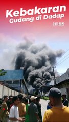 Kebakaran di gudang pabrik