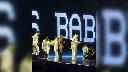 La terrible caída de un camarógrafo de Tini Stoessel en pleno escenario