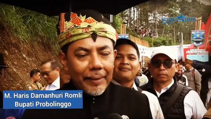 Parade Batik Rengganis di Catwalk Apung Ranu Segaran, Seven Lakes Festival 2025