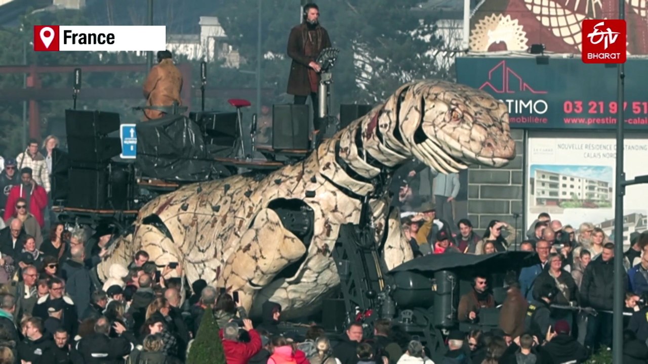 In Northern France, 'Magical' Show Features Mobile Machines