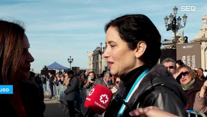 Isabel Díaz AYUSO, trasladada en AMBULANCIA desde LA ALMUDENA por una "LEVE INDISPOSICIÓN"