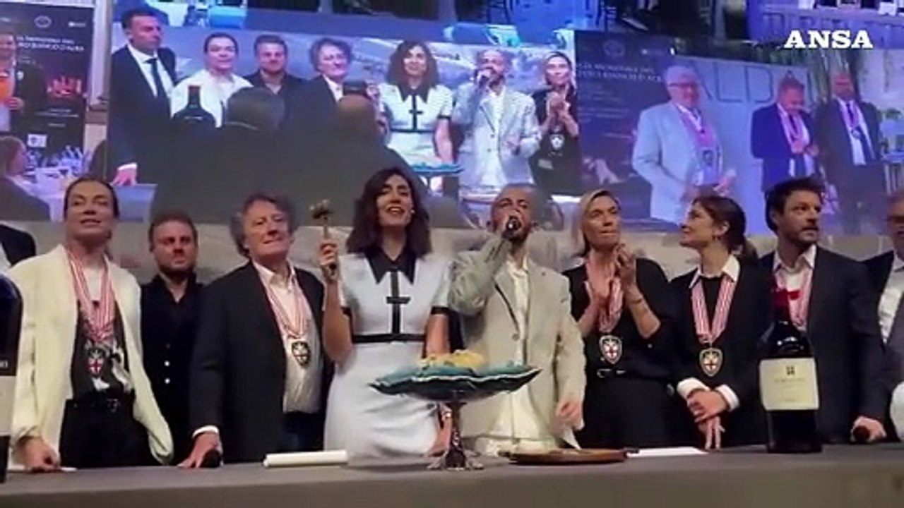 XXVI Asta Mondiale del Tartufo Bianco d'Alba: trifola di 1009 grammi battuta per 110 mila euro