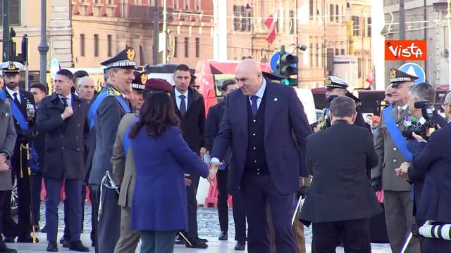 Giornata ricordo caduti militari, il Ministro Crosetto rende omaggio al Milite Ignoto al Vittoriano