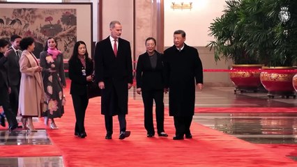 La Reina Letizia, sublime, conquista Pekín con un impresionante abrigo de Carolina Herrera