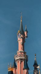 Être heureux c’est aussi passer un petit moment à Disneyland Paris pour observer les gens heureux, justement 🤭🏻