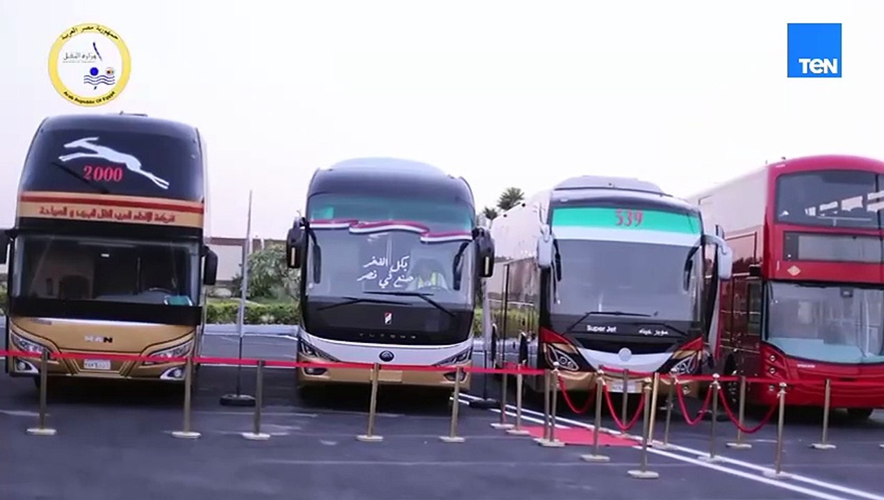 القطار فيلارو داخل الساحة الخارجية للدورة الساد...