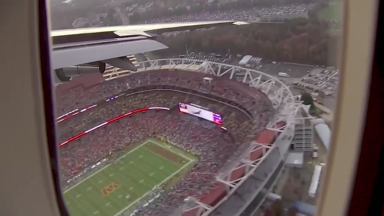 Epic Air Force One Flyover Over Commanders vs Lions — Trump Declares It “Best Ever”