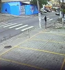 VÍDEO: Motorista foge após atropelar e matar jovem