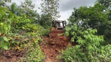 Bulldozer D6R XL Strategy for Facing Mountainous Terrain
