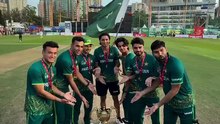 Pakistan cricket team celebrating cup