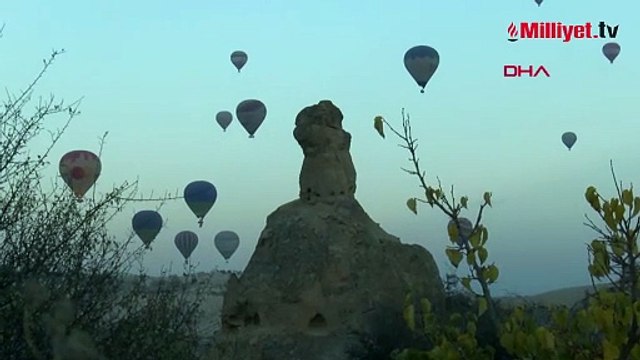 Kapadokya’da 10 Kasım: Balonlar Atatürk posterleriyle gökyüzüne yükseldi