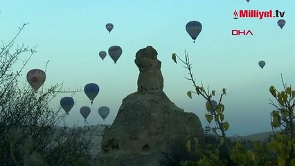 Kapadokya’da 10 Kasım: Balonlar Atatürk posterleriyle gökyüzüne yükseldi