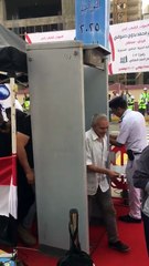 طوابير الناخبين أمام إحدى مدارس البحر الأعظم في انتخابات مجلس النواب ٢٠٢٥