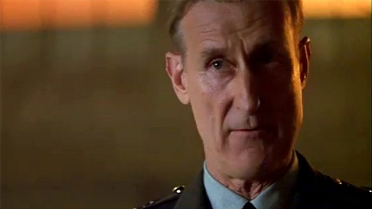 Wehrlos - Die Tochter des Generals Trailer (2) OV