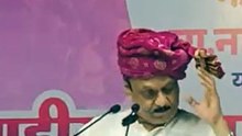 साताऱ्यात जाहीर सभेत काय घडलं ? अजित पवारांनी फेटा का काढला?