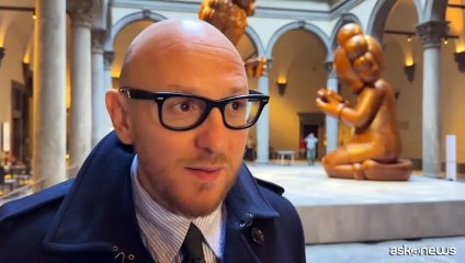 Dall'annunciazione allo smartphone solitario, KAWS a Palazzo Strozzi