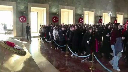 ANITKABİR'DE ZİYARETÇİ AKINI