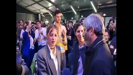 Napoli, gli applausi dei Giovani Dem a Fico e Schlein