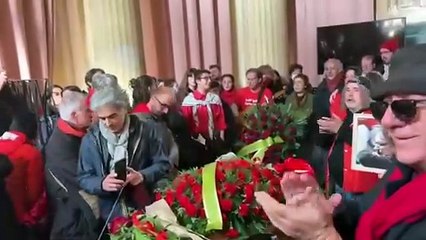 In Certosa l'addio a Giancarlo Vitali con il canto partigiano. Bella ciao, Ambrogio