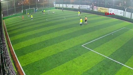 Halı sahada korkutan anlar! Dili boğazına kaçan futbolcu son anda kurtarıldı