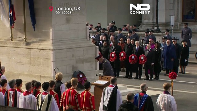 Re Carlo III e il principe William onorano i caduti di guerra in una cerimonia a Londra