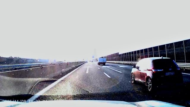 Viaggia in contromano sulla Torino-Milano, sfiorato il frontale con una famiglia tra Rondissone e Chivasso. Il conducente sfugge ai controlli della Polstrada