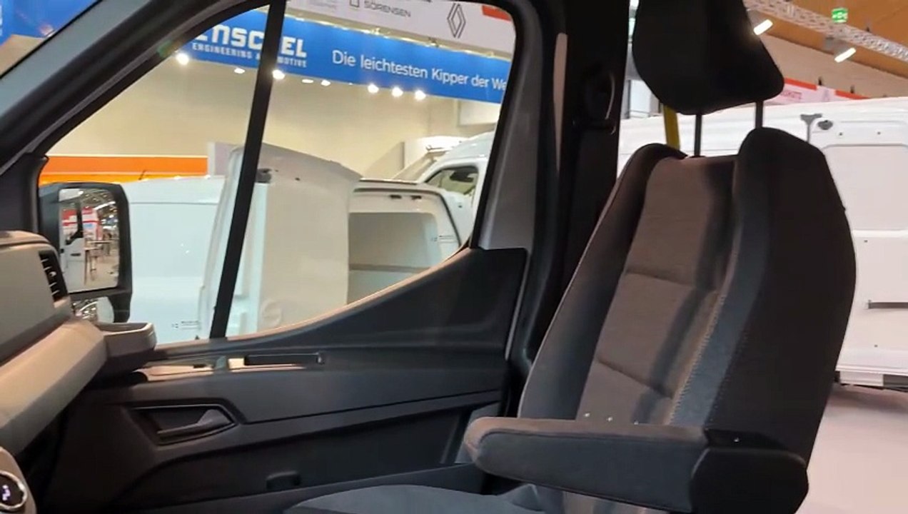 Renault Trafic E-Tech Flex Van – Electric Flexibility for Professionals _ Interior &  Walkaround
