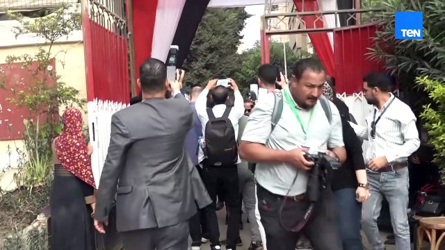 وزيرة التضامن الاجتماعي تدلي بصوتها في انتخابات مجلس النواب بلجنة مدرسة بدر الإعدادية بالدقي