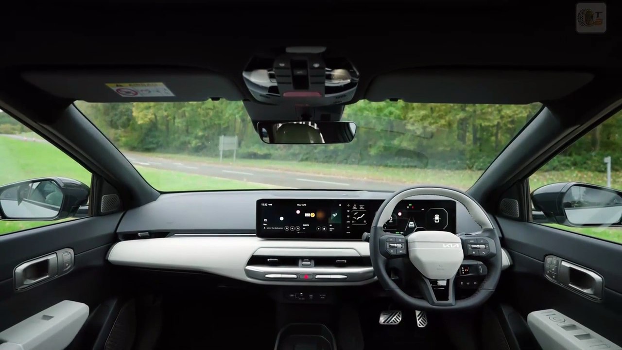 2025 KIA EV4 GT-Line S (FWD) | Exterieur, Interieur & Fahraufnahmen in Moonlight Mint