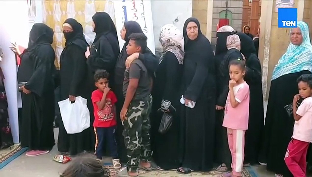 إقبال متزايد من المواطنين أمام اللجان الانتخابية بأسوان في اليوم الأول لانتخابات مجلس النواب