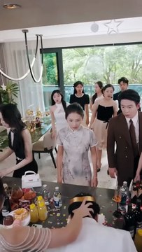 (3) After three years of marriage, her husband, a scumbag who was a liar and a seemingly good husband, was secretly a womanizer. She had had enough of the deception and betrayal and decisively fought back, exposing his affair with his mistress. His reputa