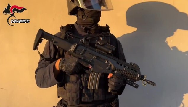 Ostia, piazza di spaccio ai palazzi rossi : 12 arresti, punto vendita h24 nel condominio (10.11.25)