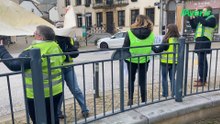 Les profs se sont rassemblés devant l'hôtel de ville de Neufchâteau pour manifester