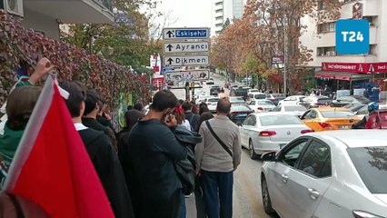“En Ankara fotoğrafımı” akımı sürüyor: Anıtkabir ziyaretinden sonra “en ünlü” tabelada hatıra fotoğrafı