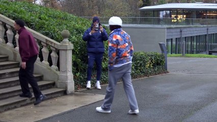 Les joueurs sont arrivés, Koné et Koundé en tête du style !