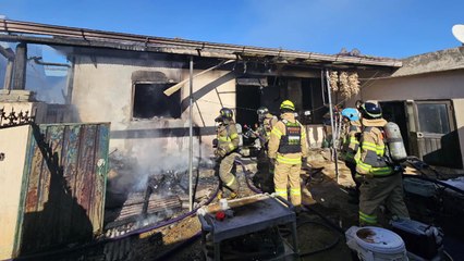 충남 아산 단독주택 화재...천여만 원 재산 피해 / YTN